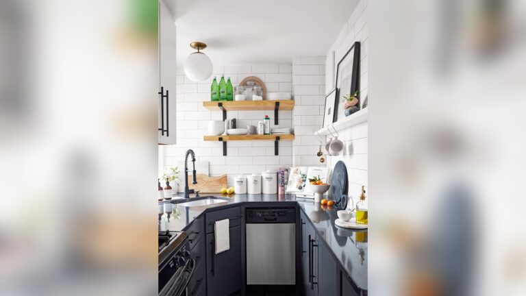 How to Organise a Small Kitchen Efficiently
