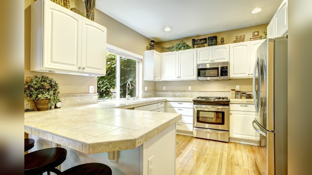 Best Way to Decorate above Kitchen Cabinets