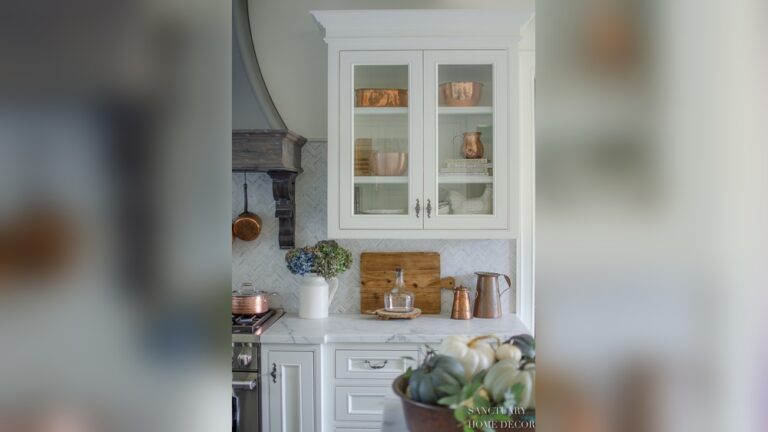 How to Decorate a Glass Kitchen Cabinet: Stunning Ideas