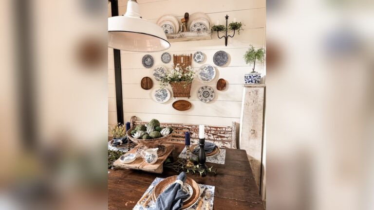 How to Decorate a Kitchen Wall With Plates