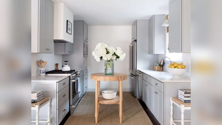 How to Decorate a Small Kitchen